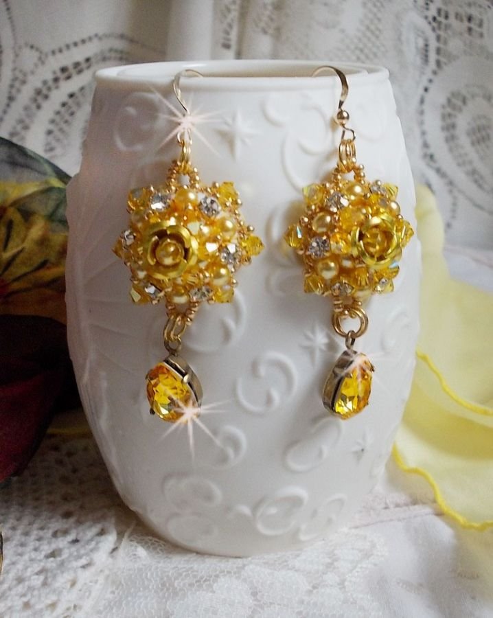 BO Zonnebloem Goud geborduurd met Swarovski kristallen, metalen roosjes en Miyuki zaadkralen