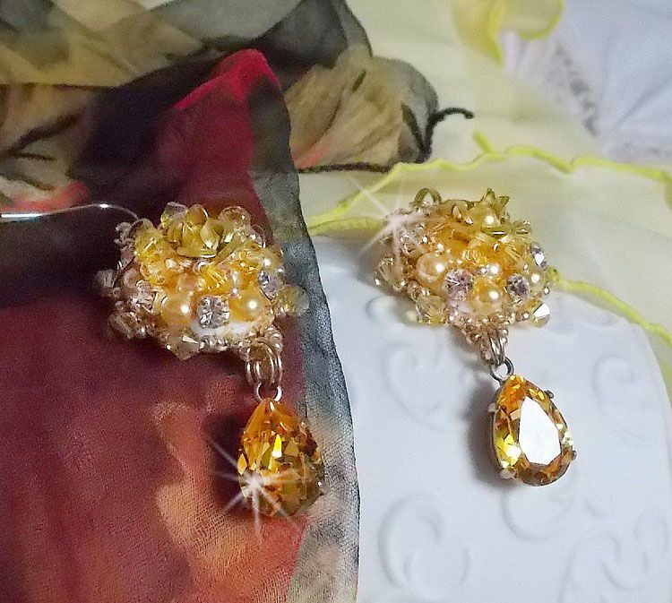 BO Zonnebloem Goud geborduurd met Swarovski kristallen, metalen roosjes en Miyuki zaadkralen