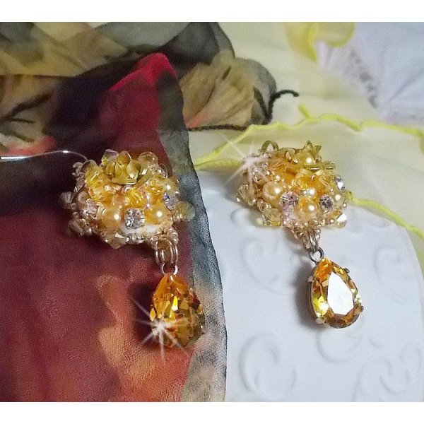 BO Zonnebloem Goud geborduurd met Swarovski kristallen, metalen roosjes en Miyuki zaadkralen