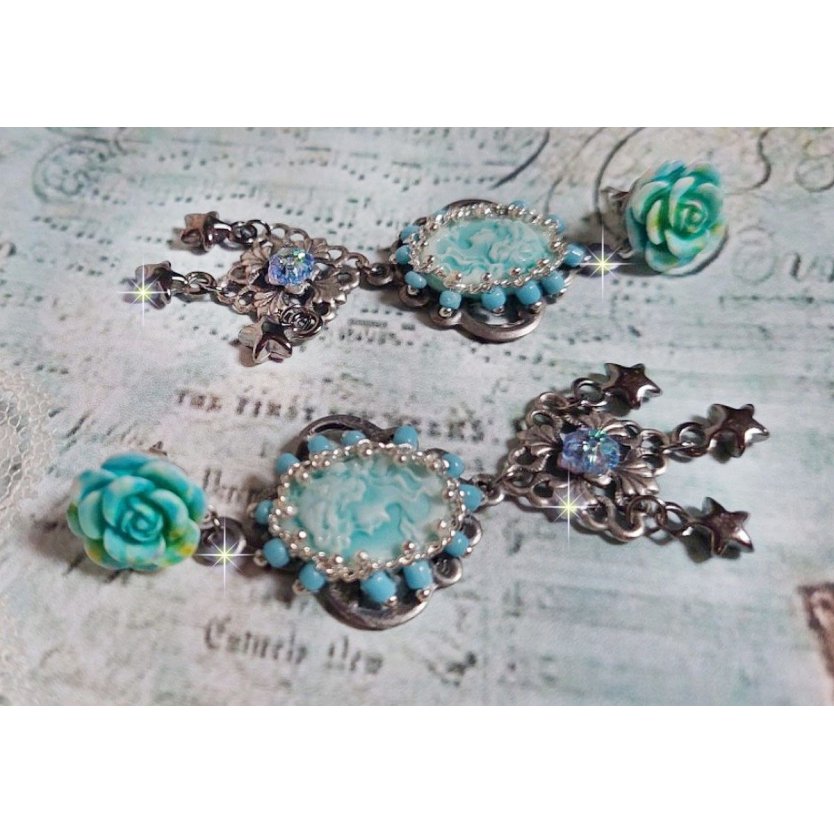 BO Temptations gemaakt met lichte turquoise cameo's, kristallen, kralen en kwaliteitsaccessoires.  