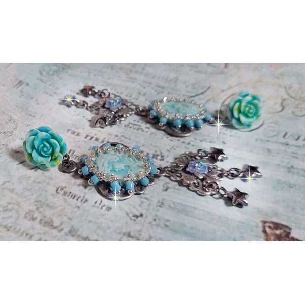 BO Temptations gemaakt met lichte turquoise cameo's, kristallen, kralen en kwaliteitsaccessoires.  