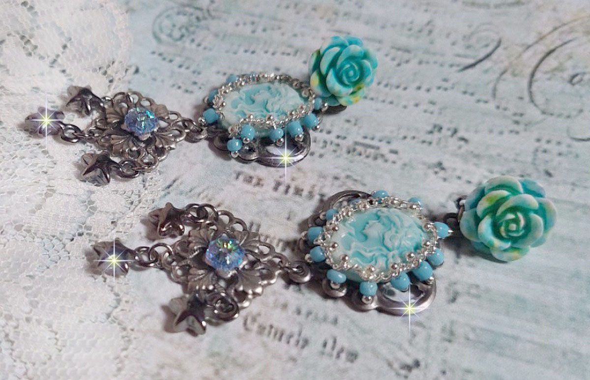 BO Temptations gemaakt met lichte turquoise cameo's, kristallen, kralen en kwaliteitsaccessoires.  
