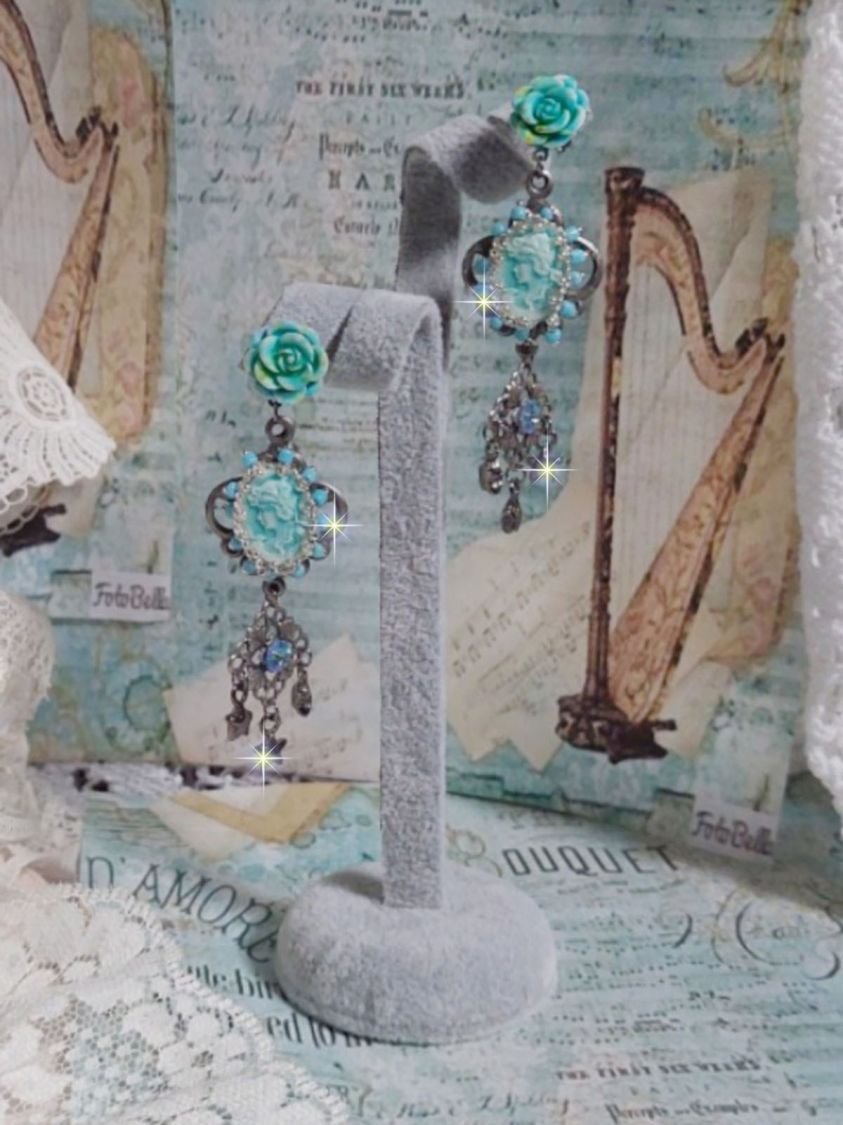 BO Temptations gemaakt met lichte turquoise cameo's, kristallen, kralen en kwaliteitsaccessoires.  
