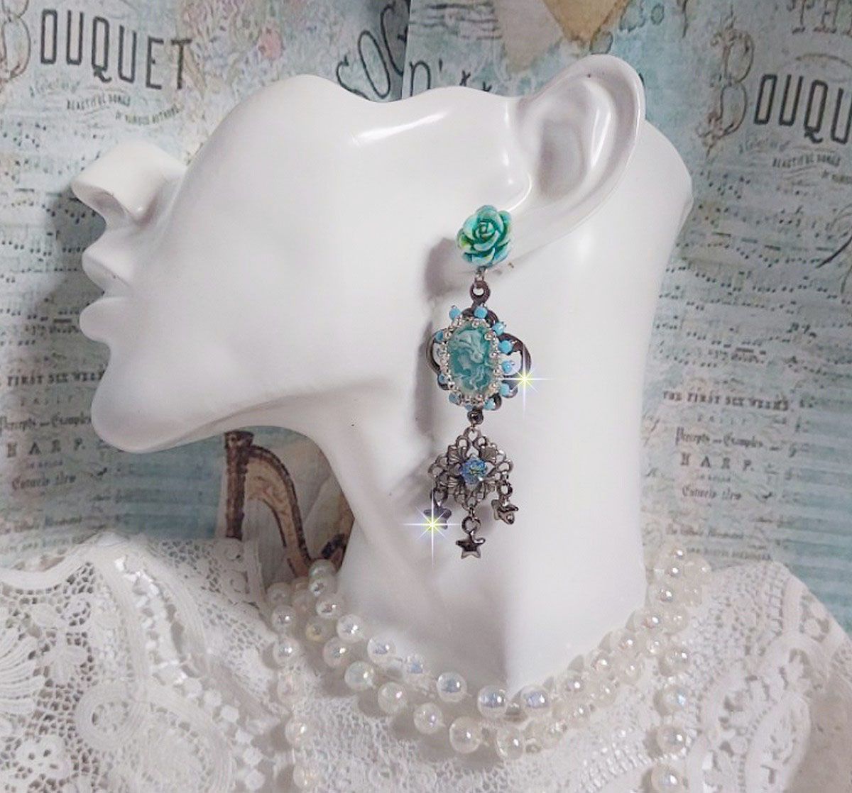 BO Temptations gemaakt met lichte turquoise cameo's, kristallen, kralen en kwaliteitsaccessoires.  