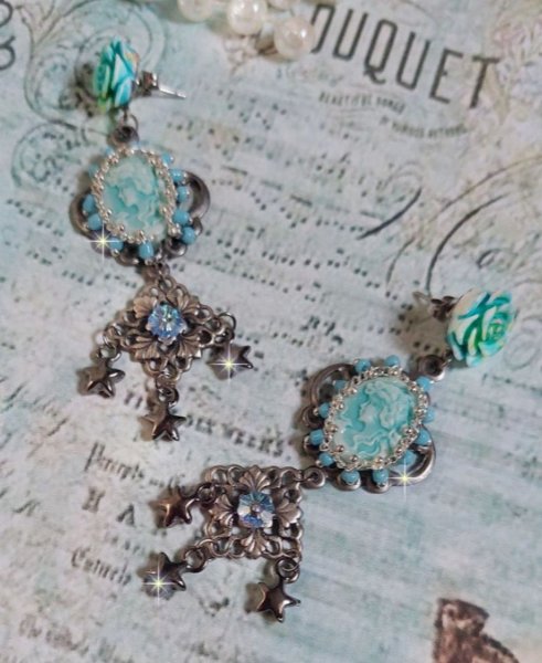 BO Temptations gemaakt met lichte turquoise cameo's, kristallen, kralen en kwaliteitsaccessoires.  