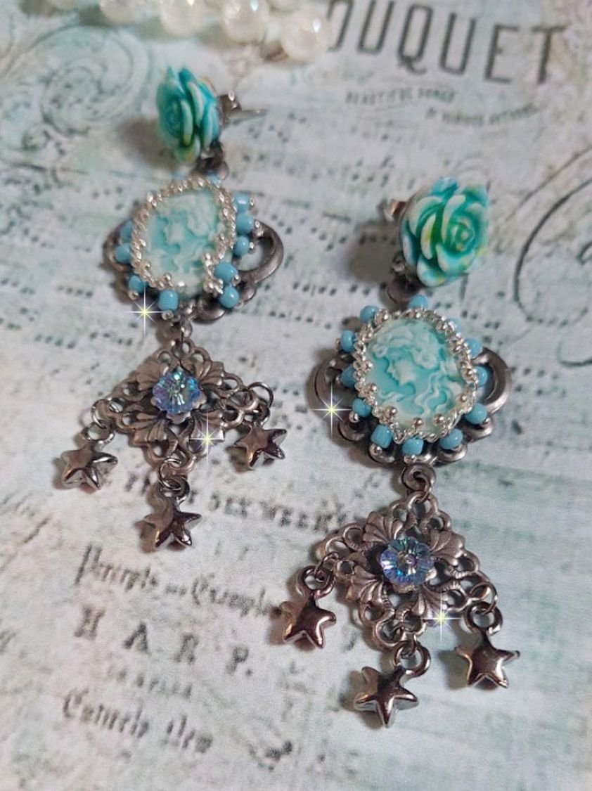 BO Temptations gemaakt met lichte turquoise cameo's, kristallen, kralen en kwaliteitsaccessoires.  