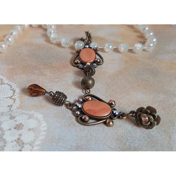 BO Terra Cotta cr&eacute;&eacute;es avec des cabochons en porcelaine de couleur terre avec des cristaux sur pendentif Bronze en m&eacute;tal et laiton 