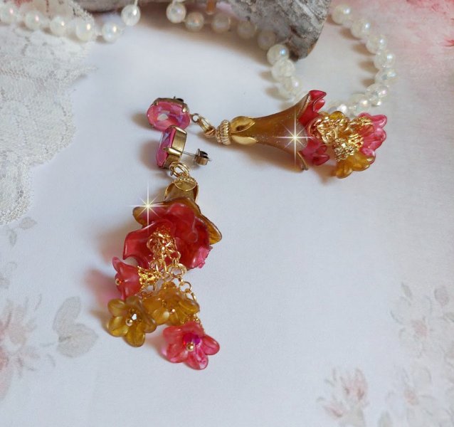 BO Tourbillons de Fleurs cr&eacute;&eacute;es avec clochettes, calottes plaqu&eacute;es or et cabochons en cristal