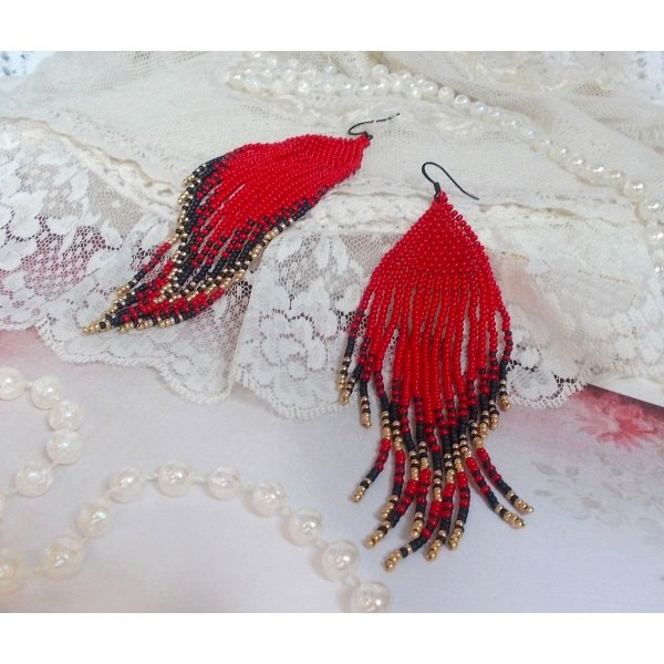 BO Red Swirls gemaakt met kwaliteitskralen en zwarte messing haken