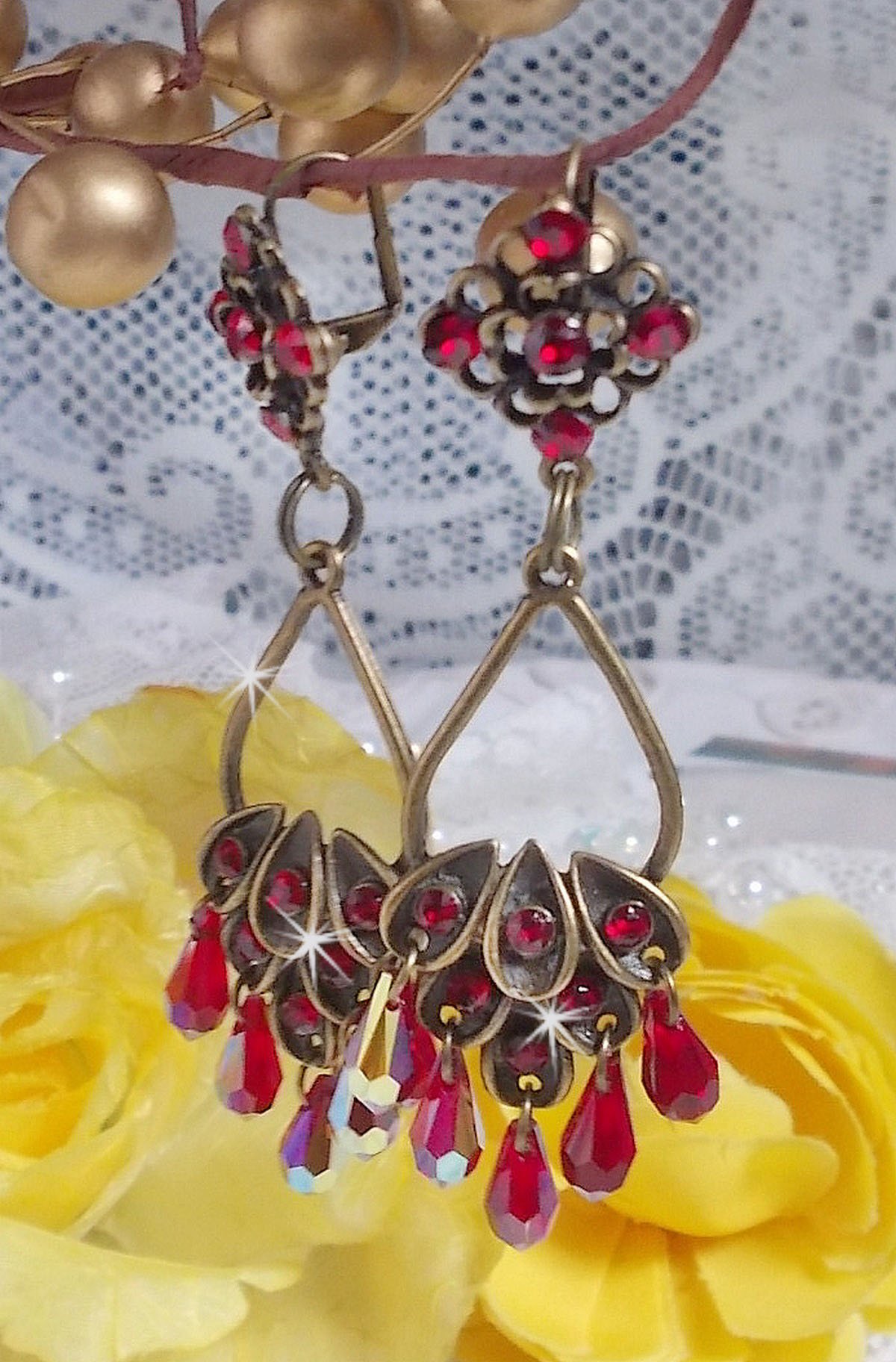 BO Irresistible Ruby Collection gemonteerd op kandelaars met Swarovski kristallen