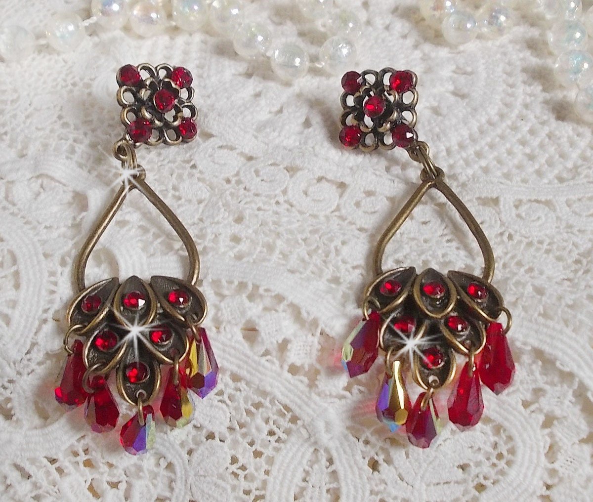 BO Irresistible Ruby Collection gemonteerd op kandelaars met Swarovski kristallen