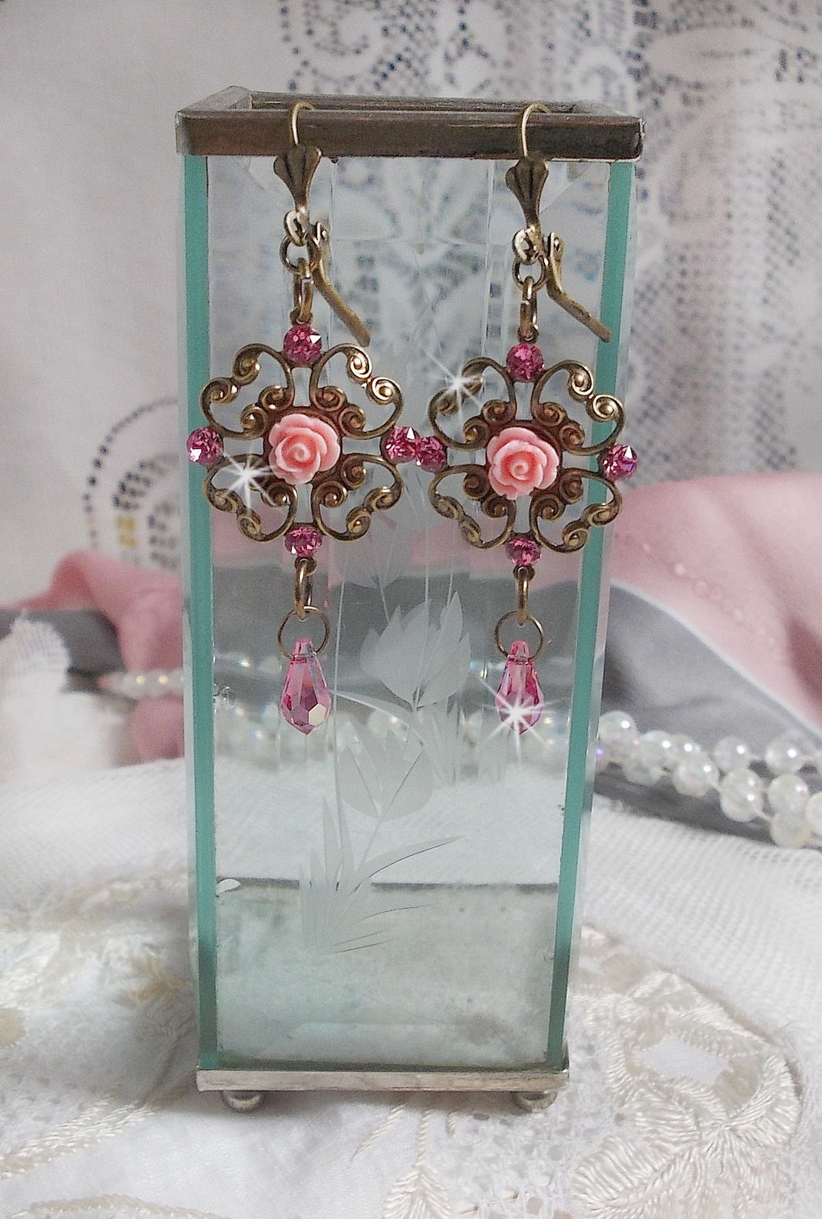 BO Irresistible Eden Collection met deze Swarovski kristallen gemonteerd op bronzen kandelaars