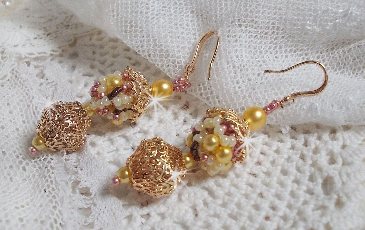 La Petite Robe Jaune oorbellen, een lichtgevende schittering met deze rocailles