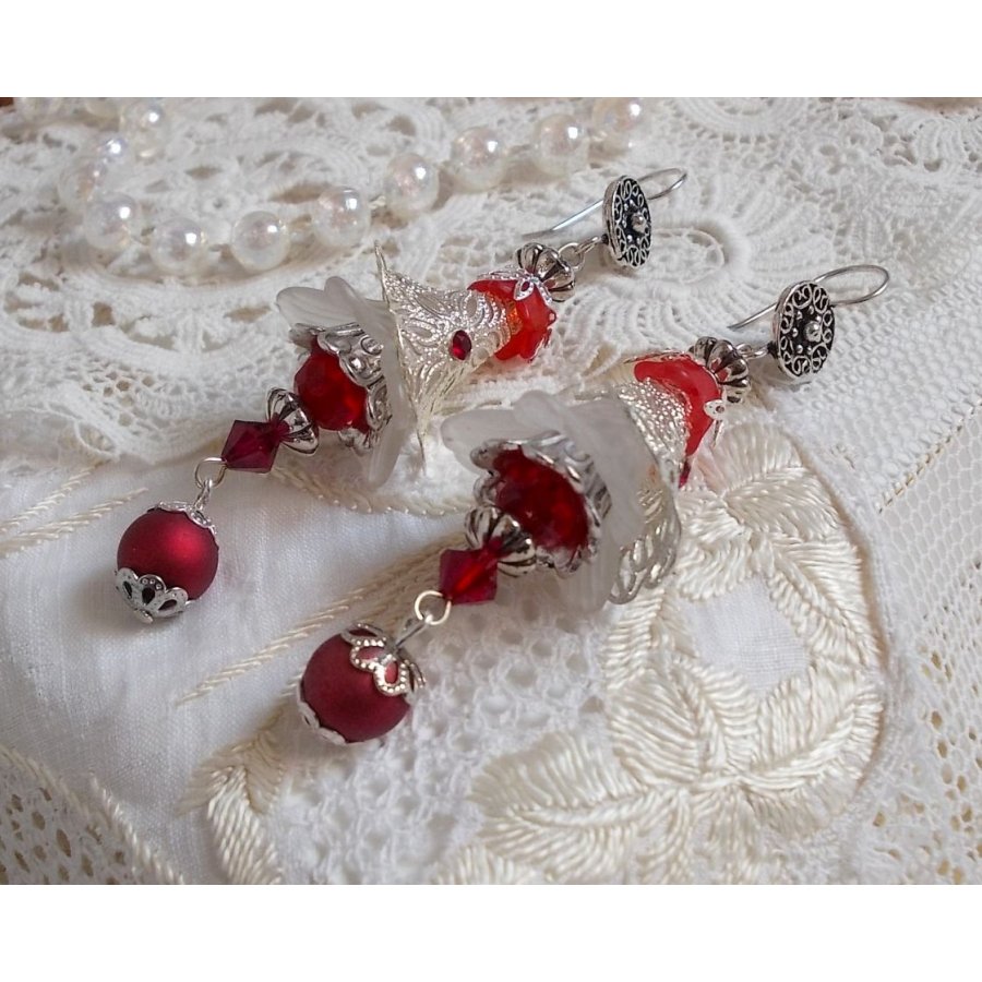 BO Tendre Rouge met Swarovski kristallen, ronde facetkralen en 925/1000 zilveren oorhaken