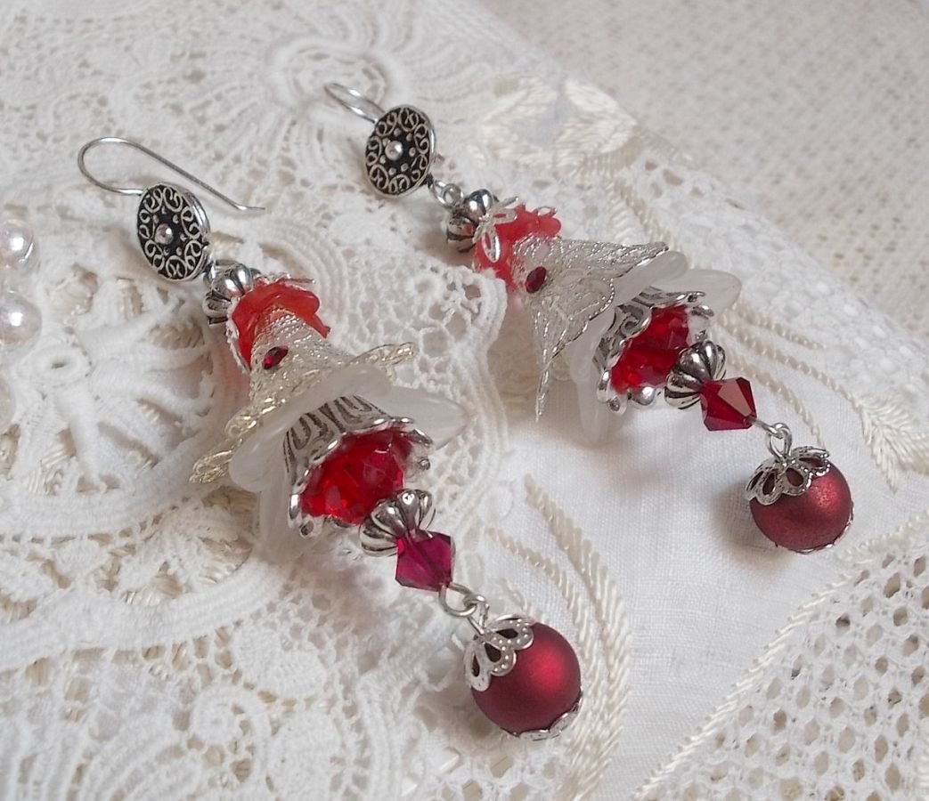 BO Tendre Rouge met Swarovski kristallen, ronde facetkralen en 925/1000 zilveren oorhaken