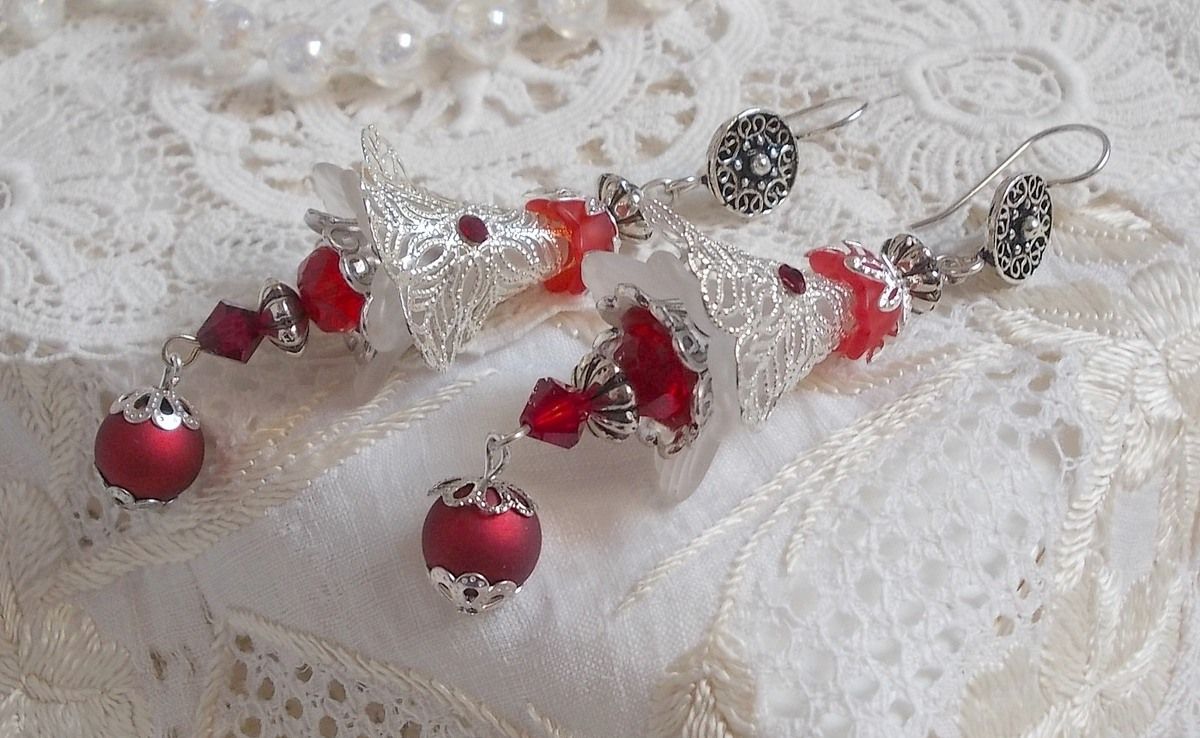 BO Tendre Rouge met Swarovski kristallen, ronde facetkralen en 925/1000 zilveren oorhaken