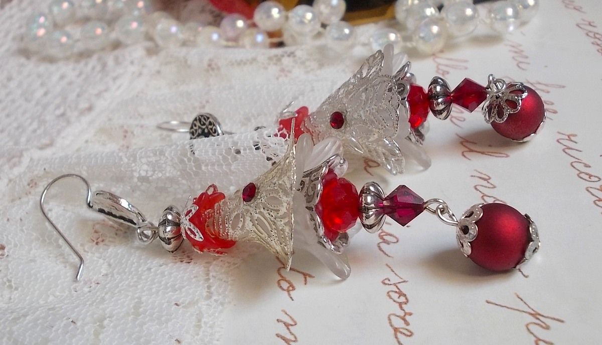 BO Tendre Rouge met Swarovski kristallen, ronde facetkralen en 925/1000 zilveren oorhaken