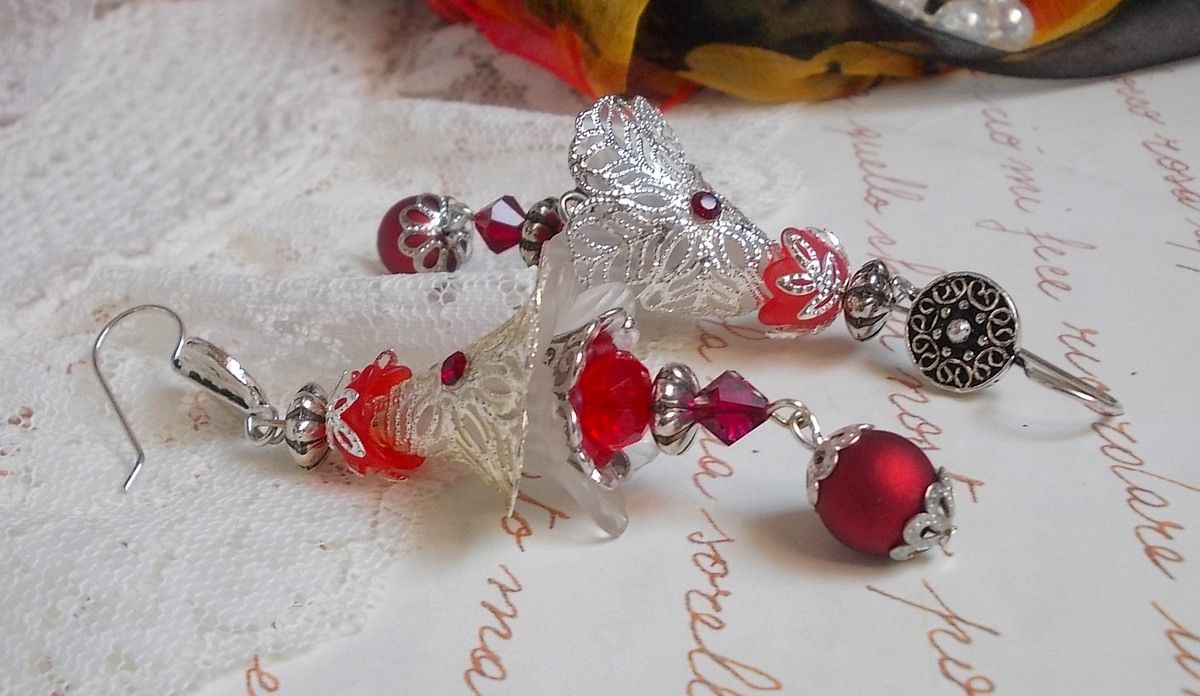 BO Tendre Rouge met Swarovski kristallen, ronde facetkralen en 925/1000 zilveren oorhaken