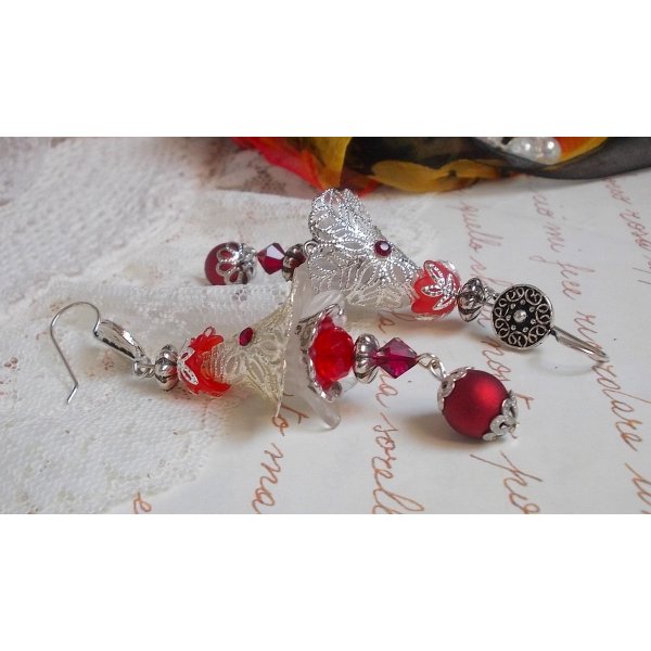BO Tendre Rouge met Swarovski kristallen, ronde facetkralen en 925/1000 zilveren oorhaken
