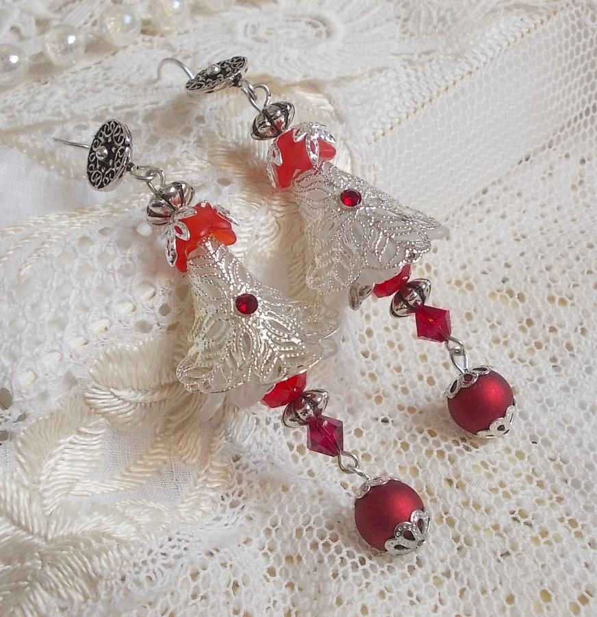BO Tendre Rouge met Swarovski kristallen, ronde facetkralen en 925/1000 zilveren oorhaken