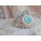 Mint Lace Cuff Armband Haute-Couture geborduurd met Swarovski kristallen, bohemian glaskralen, rocailles en hars Lucite bloemen.