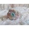 Mint Lace Cuff Armband Haute-Couture geborduurd met Swarovski kristallen, bohemian glaskralen, rocailles en hars Lucite bloemen.