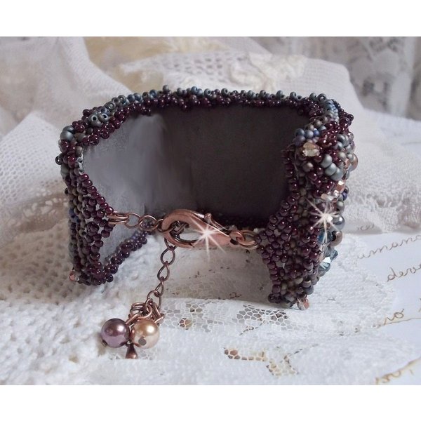 Lange bruine Picasso armband geborduurd met een edelsteen (Picasso Jaspis), Swarovski kristallen, Miyuki rocailles en bohemian glasfacetten.