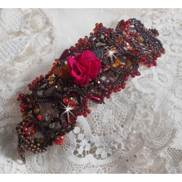 Belle H&eacute;l&egrave;ne manchet armband geheel in rocailles, stoffen bloem, edelsteen kralen (geel/witte calciet) en rocailles