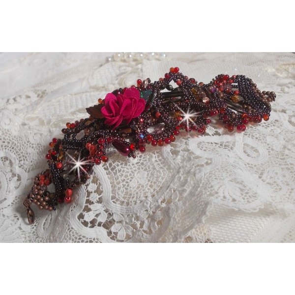 Belle Hélène manchet armband geheel in rocailles, stoffen bloem, edelsteen kralen (geel/witte calciet) en rocailles