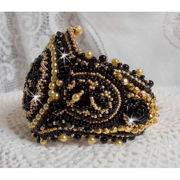 Cleopatra manchet armband geborduurd met zwarte onyx, Swarovski kristallen en rocailles