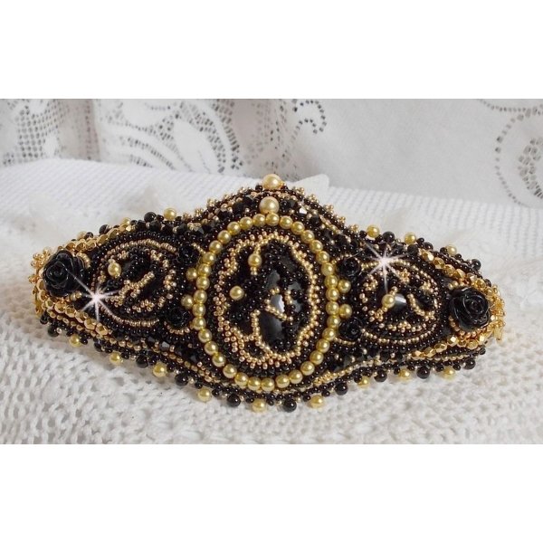 Cleopatra manchet armband geborduurd met zwarte onyx, Swarovski kristallen en rocailles
