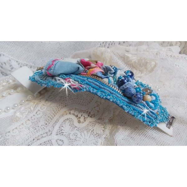 Far West manchet armband geborduurd met denim stof, edelsteen kralen: Sodaliet, Agatha, keramische kralen, Boheemse glazen kralen en rocailles.