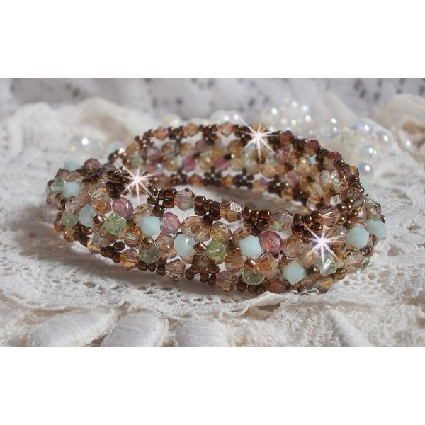 Waterlelie armband, een groen en gouden reflectie met Swarovski kristallen tollen en bohemian glas facetten