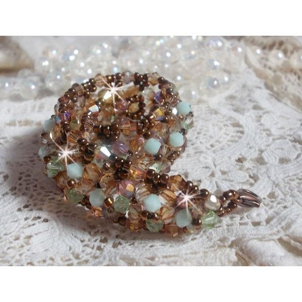 Waterlelie armband, een groen en gouden reflectie met Swarovski kristallen tollen en bohemian glas facetten