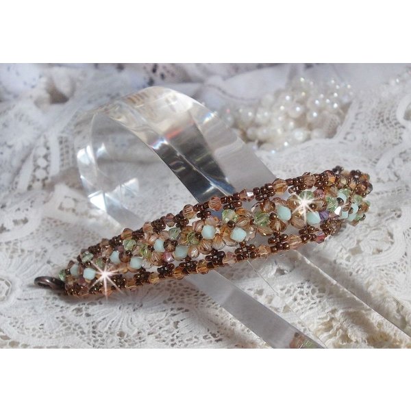 Waterlelie armband, een groen en gouden reflectie met Swarovski kristallen tollen en bohemian glas facetten