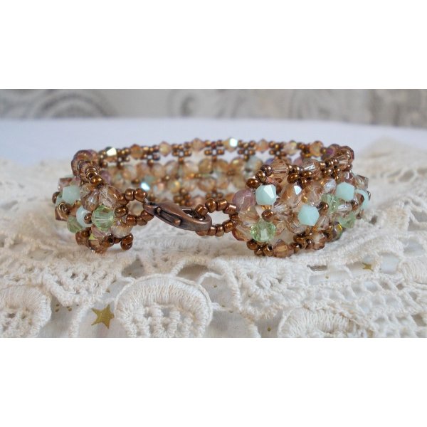 Waterlelie armband, een groen en gouden reflectie met Swarovski kristallen tollen en bohemian glas facetten