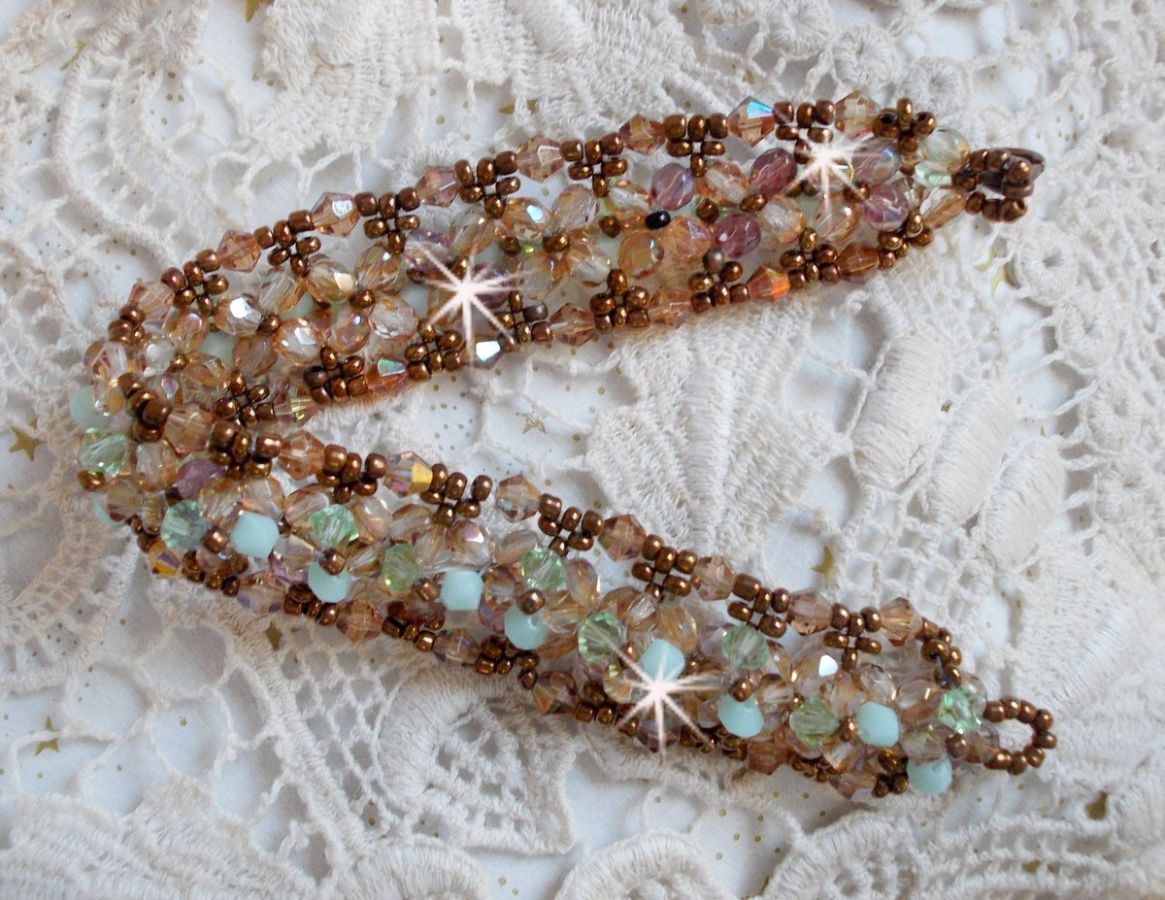 Waterlelie armband, een groen en gouden reflectie met Swarovski kristallen tollen en bohemian glas facetten