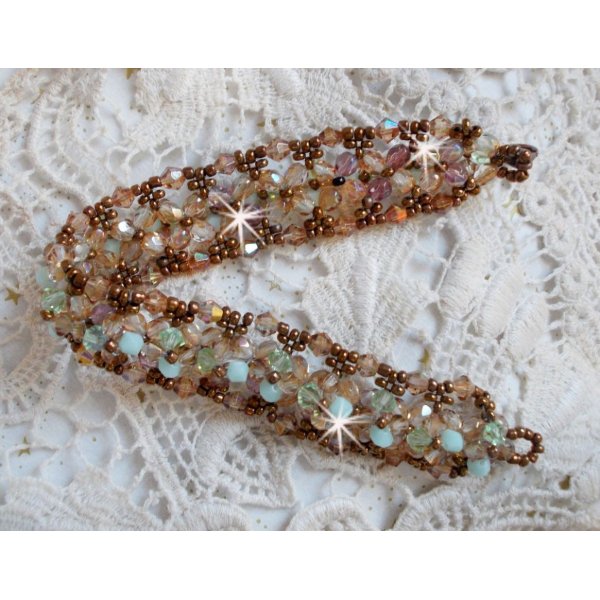 Waterlelie armband, een groen en gouden reflectie met Swarovski kristallen tollen en bohemian glas facetten