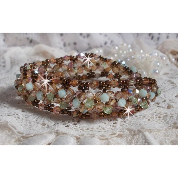 Waterlelie armband, een groen en gouden reflectie met Swarovski kristallen tollen en bohemian glas facetten