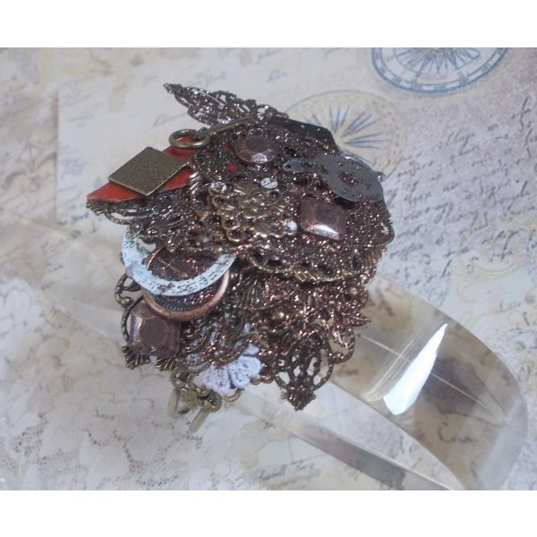 Navigating Shadow armband gemaakt met Cognac kleurig leer, stoffen bloem, Brons, Koper, Zwart accessoires met bedels