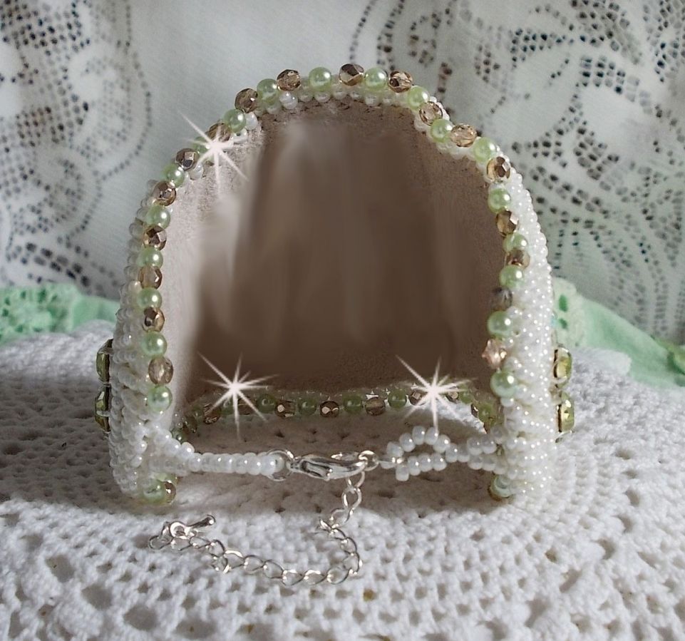Verleidingsarmband met kant, Victoriaanse hars cabochon, facetten en rocailles