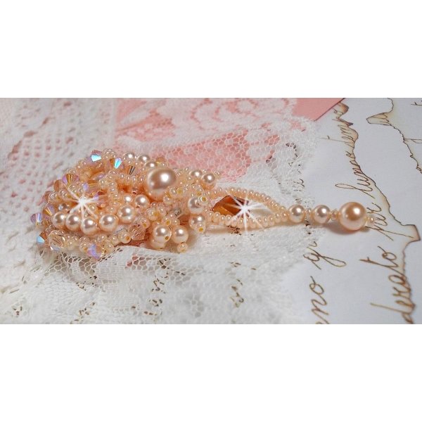 Idylle Beauty broche geborduurd met Swarovski kristallen, ronde parels en rocailles