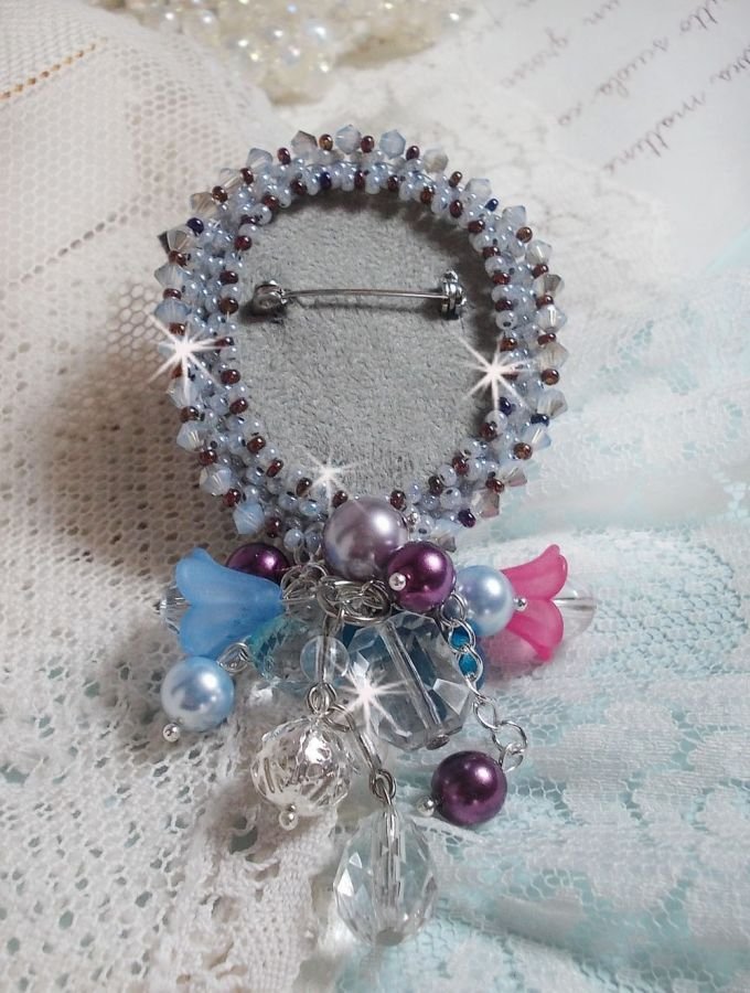 Mademoisellle Bluse Haute-couture broche geborduurd met Swarovski kristallen, parels, Lucite bloemen en prachtige rocailles.