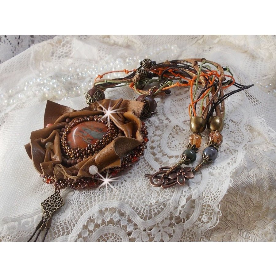 Amber Romance Ketting Geborduurd met Caramel/Oranje/Mahonie leer, halfedelstenen (Agaat, Citrien, Picasso Jaspis) en Swarovski kristallen.