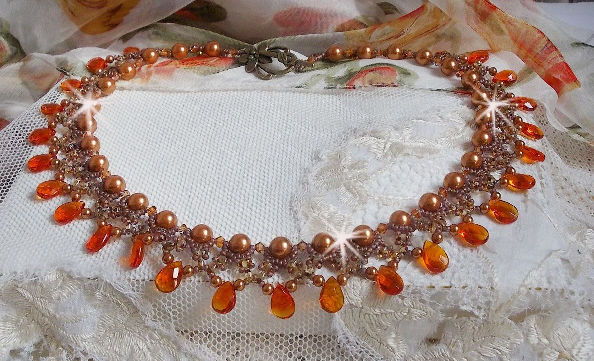 Amber halsketting met Swarovski kristallen parels en facetgeslepen glasdruppels