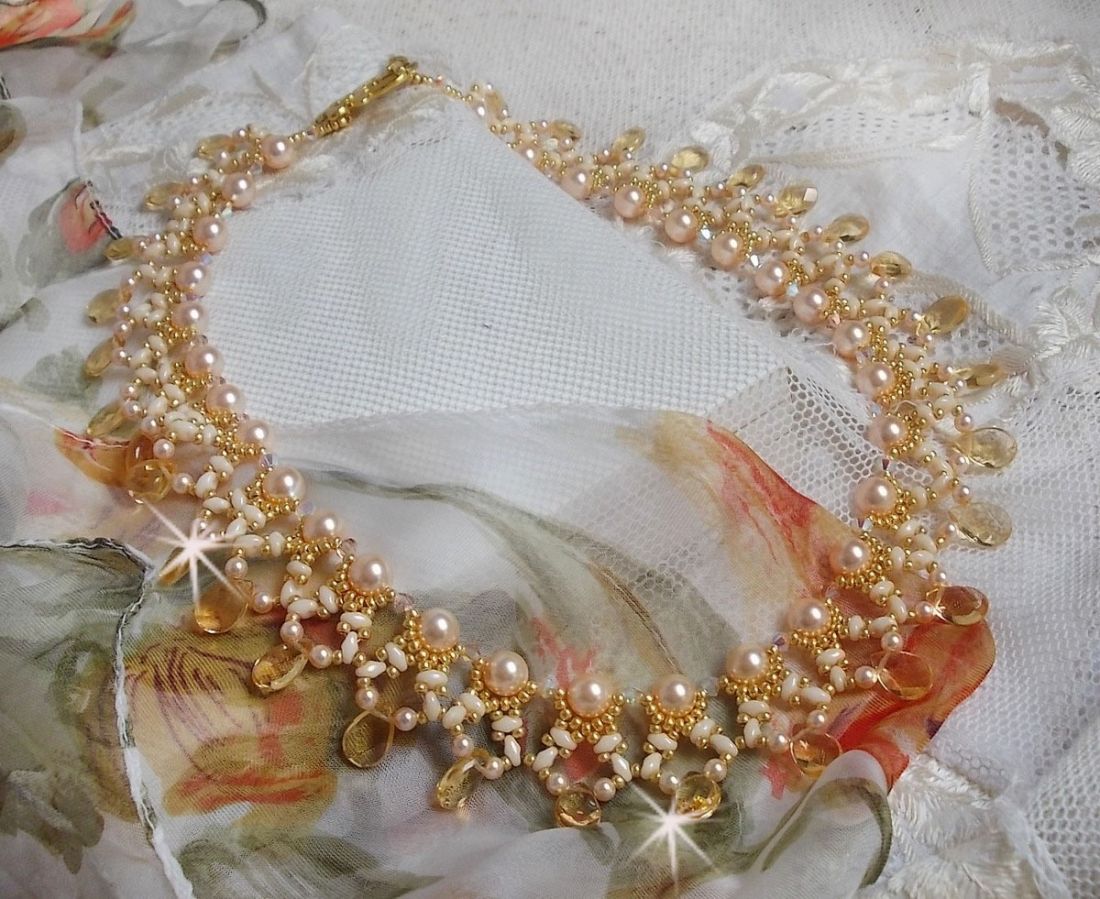Charmeuse Champagne ketting met Swarovski kristallen en facetgeslepen glazen druppels