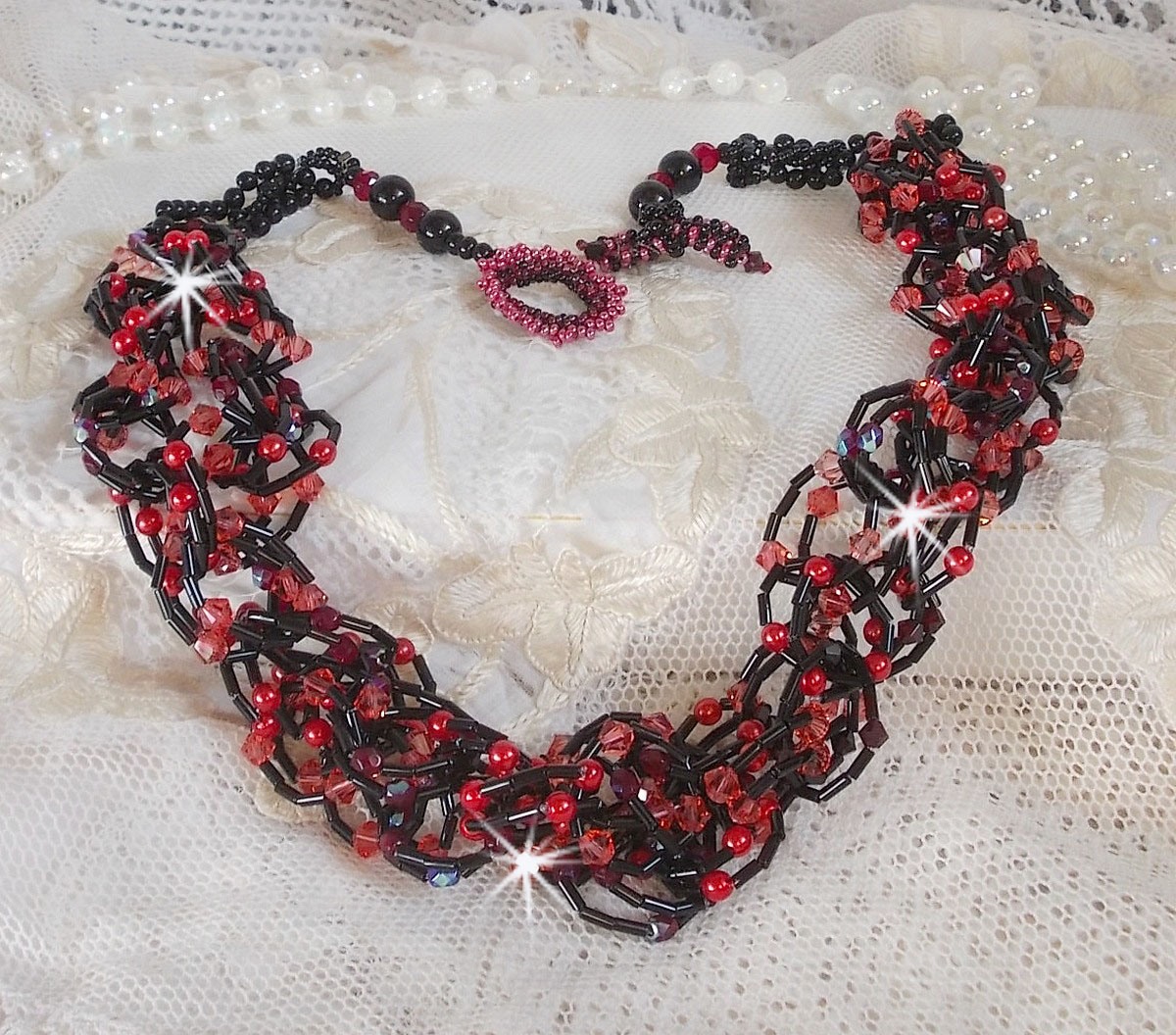 Voel ketting met buiskralen, Swarovski kristallen en facetten