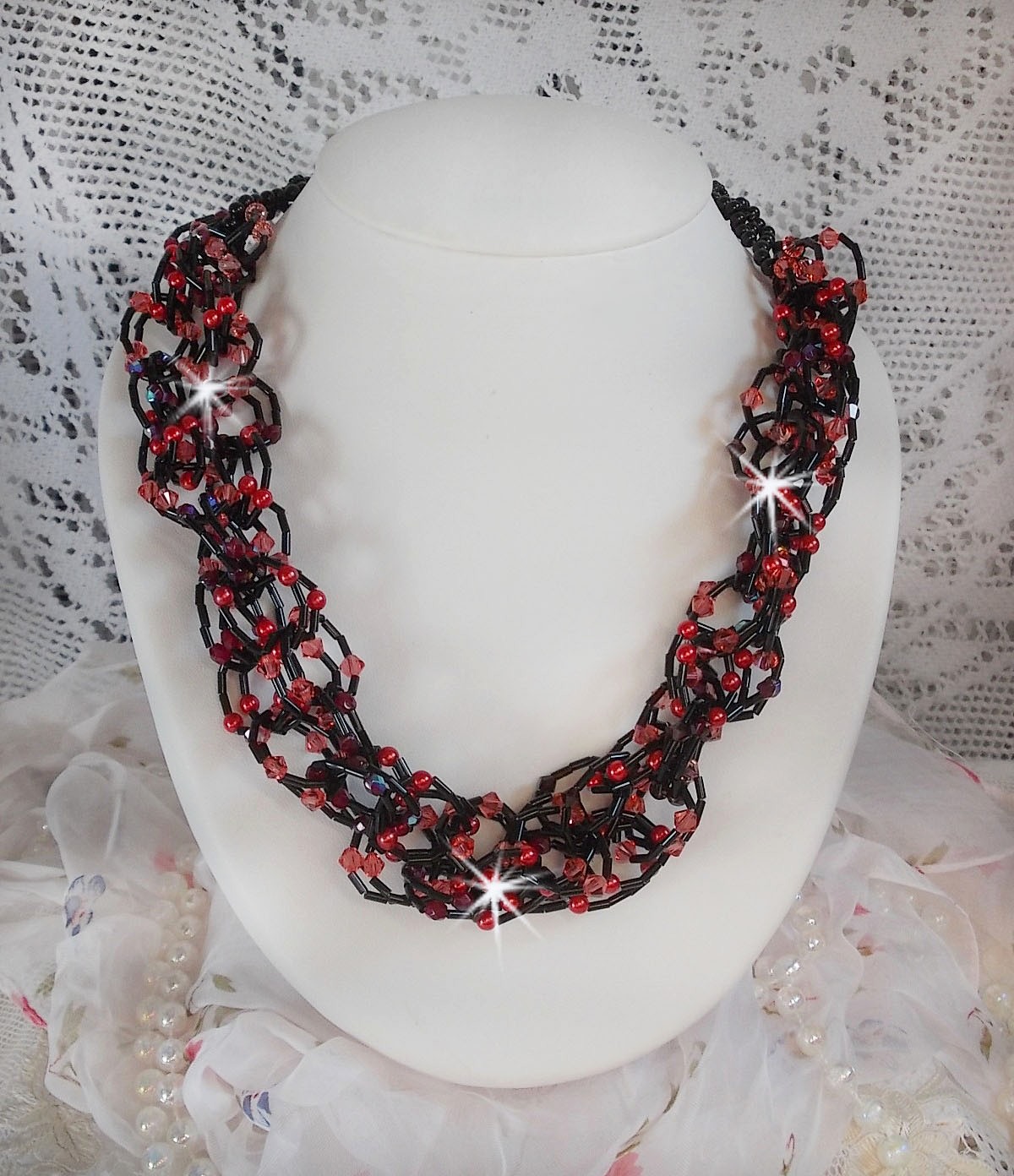 Voel ketting met buiskralen, Swarovski kristallen en facetten