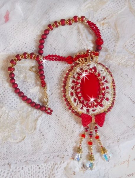 Nous Deux Haute-Couture barok hanger geborduurd met halfedelstenen parels en Swarovski kristal 