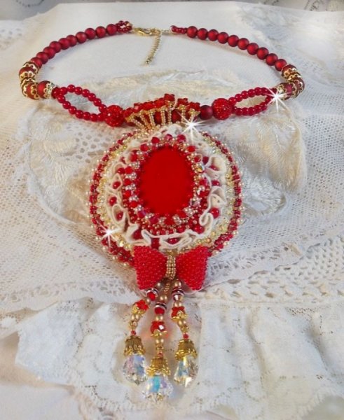 Nous Deux Haute-Couture barok hanger geborduurd met halfedelstenen parels en Swarovski kristal 